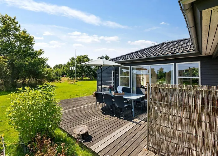 別荘 Bright And Well-maintained With Spa, Sauna, Several Terraces And A Lovely Natural Plot Just A Few Minutes Walk From The Water And